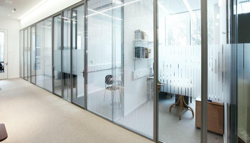 Противопожарные алюминиевые перегородки: требования и сертификация.